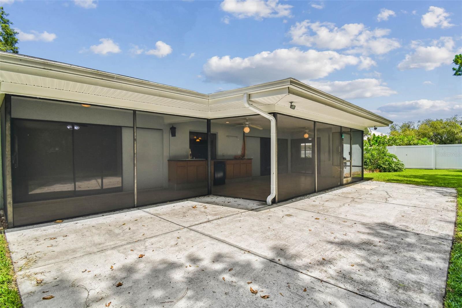 Listing photo id 66 for 9203 Regents Park Drive