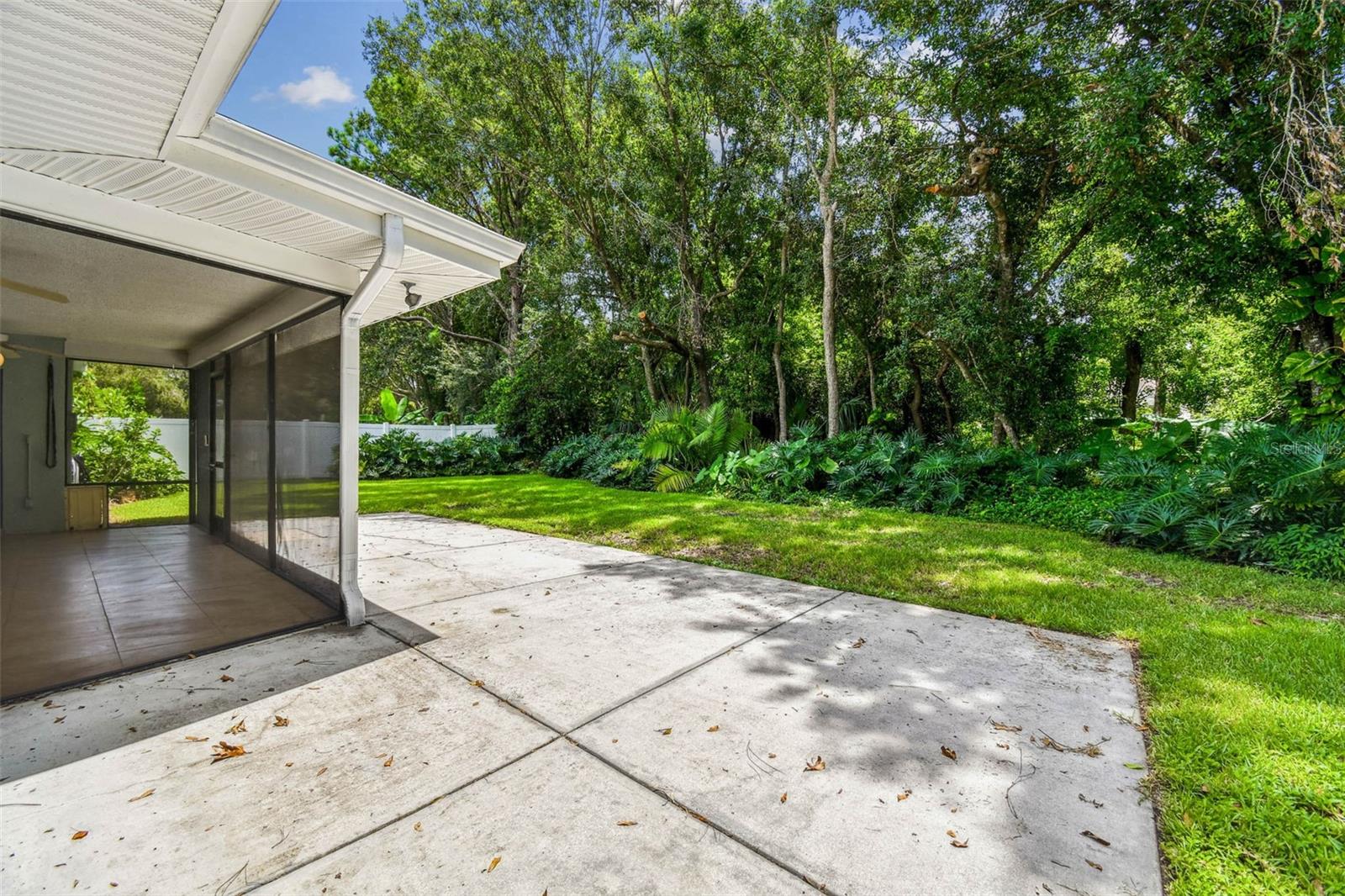 Listing photo id 67 for 9203 Regents Park Drive