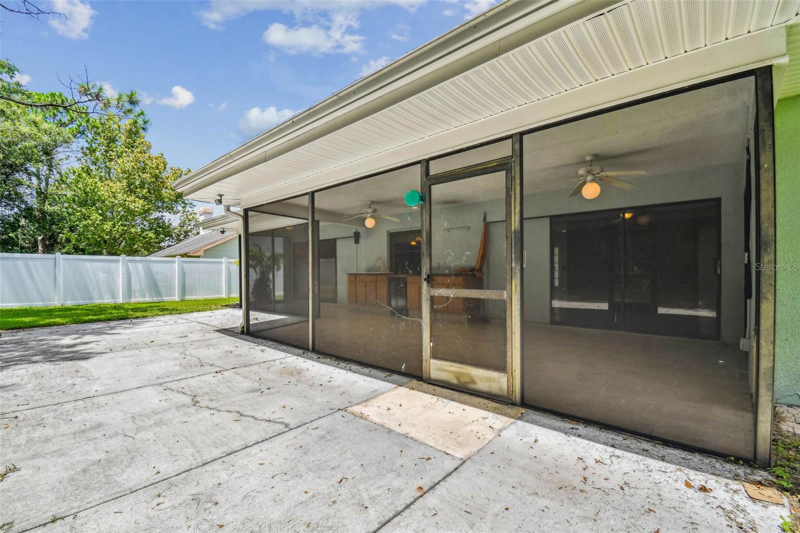 Listing photo id 68 for 9203 Regents Park Drive