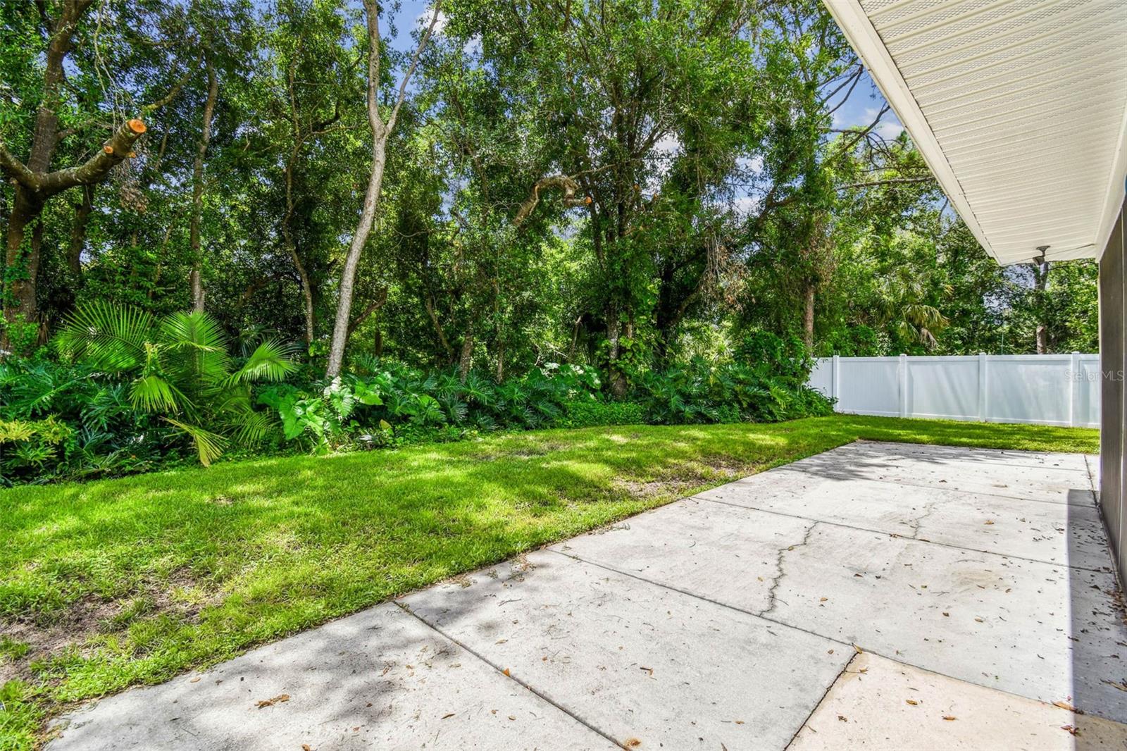 Listing photo id 69 for 9203 Regents Park Drive
