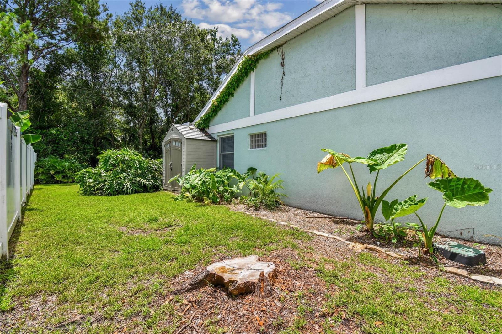 Listing photo id 71 for 9203 Regents Park Drive
