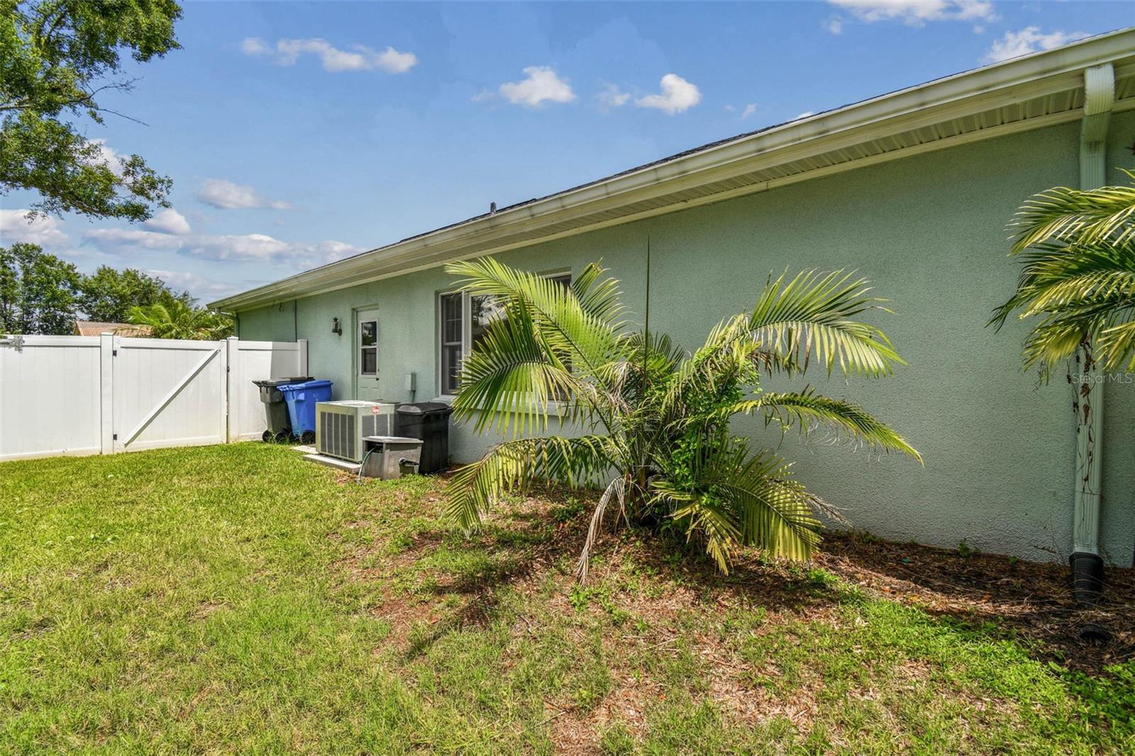 Listing photo id 72 for 9203 Regents Park Drive