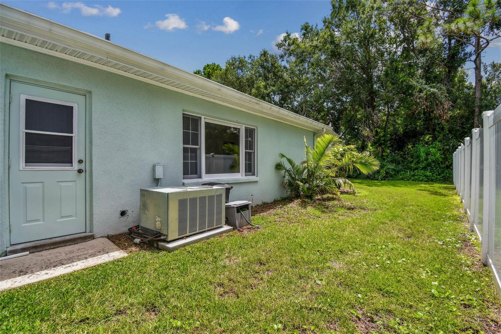 Listing photo id 73 for 9203 Regents Park Drive