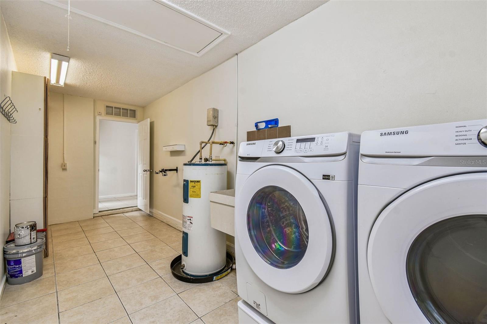Listing photo id 75 for 9203 Regents Park Drive