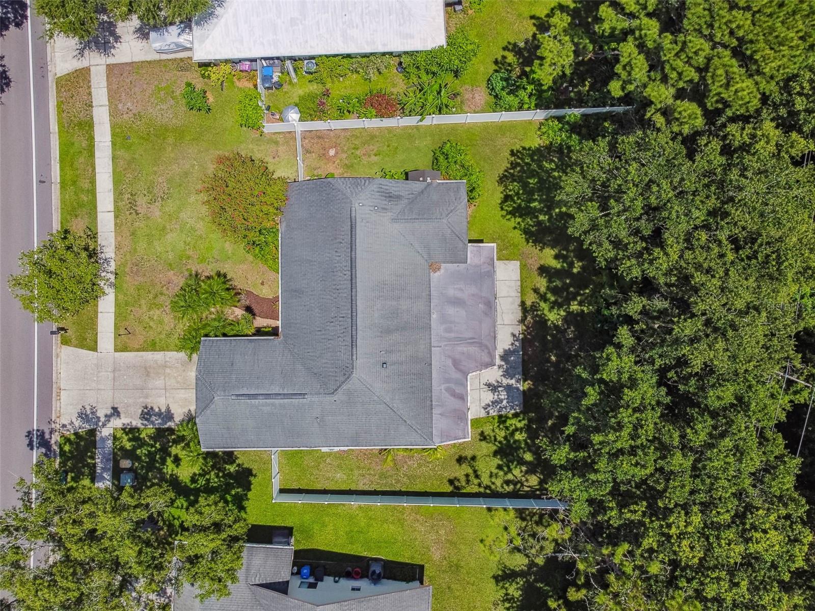 Listing photo id 76 for 9203 Regents Park Drive