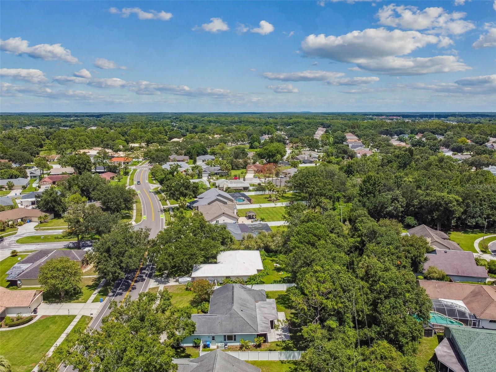 Listing photo id 77 for 9203 Regents Park Drive