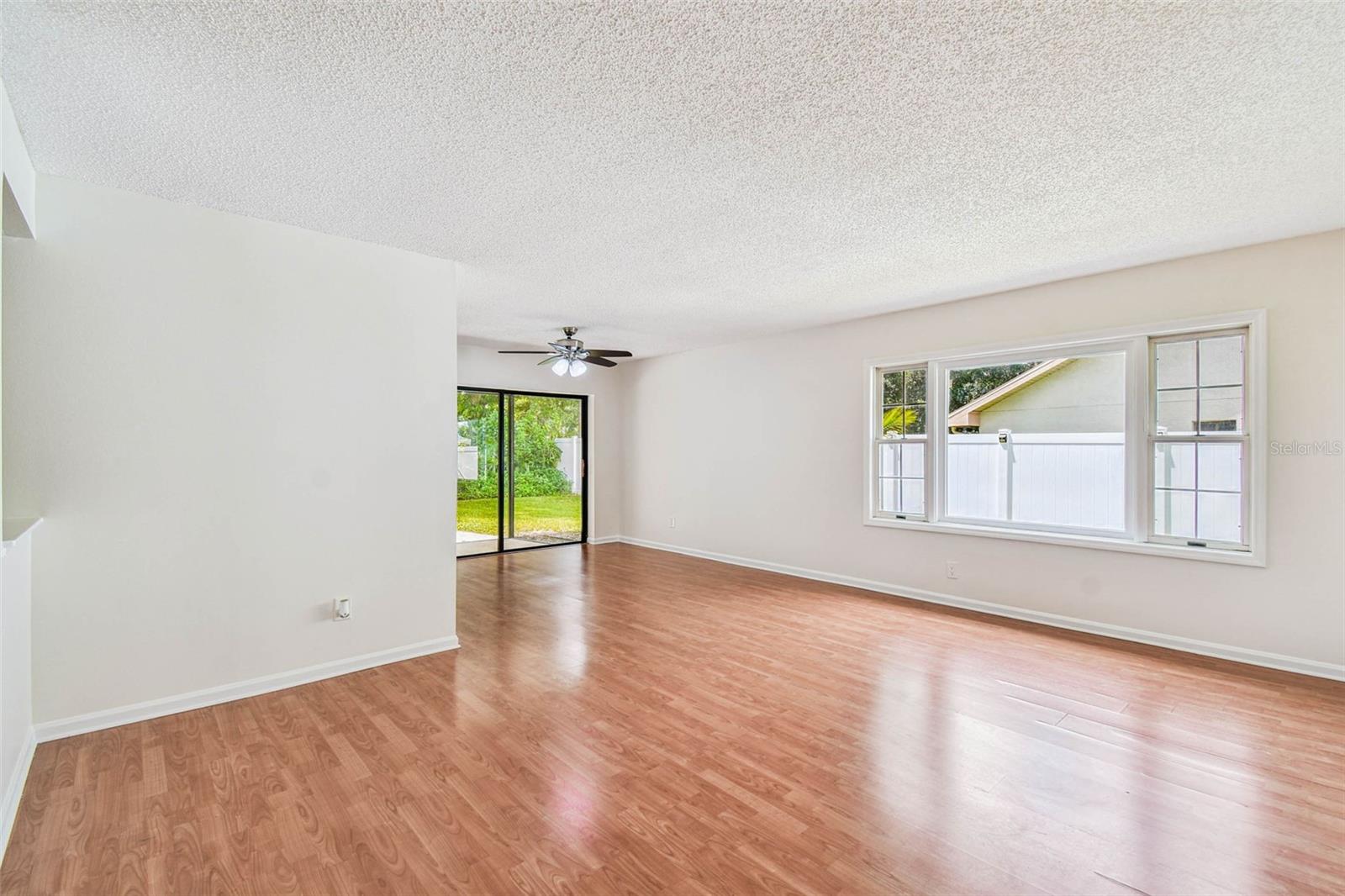 Listing photo id 6 for 9203 Regents Park Drive