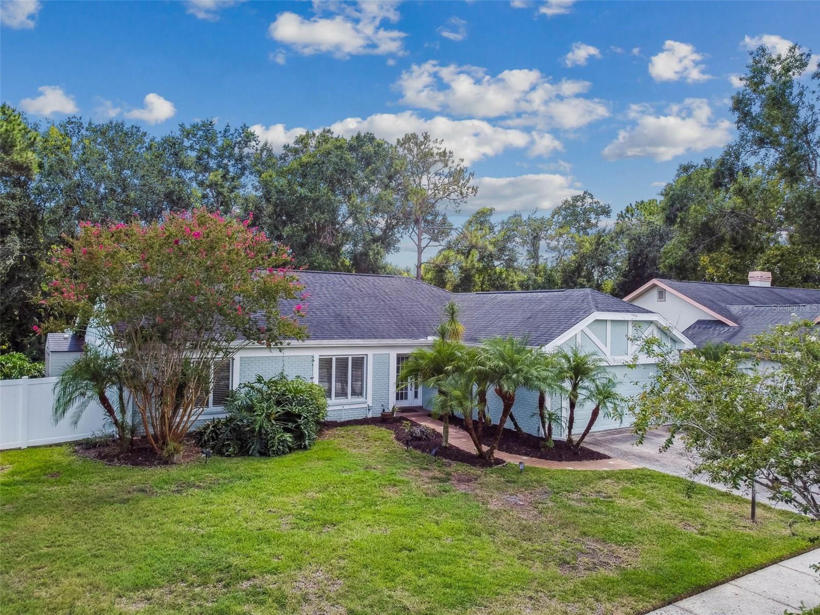 Listing photo id 78 for 9203 Regents Park Drive