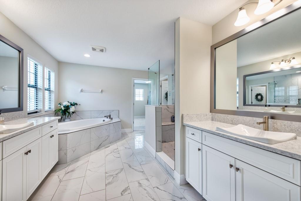 Image 21 of 53 For 14529 Woodland Spur Drive