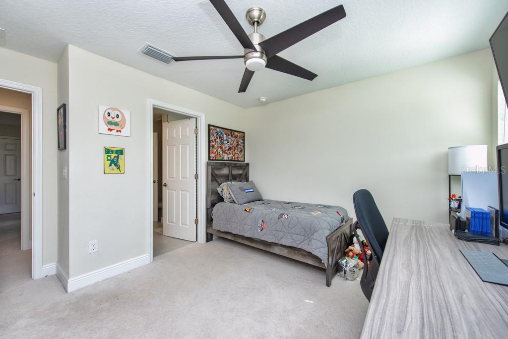 Image 26 of 53 For 14529 Woodland Spur Drive