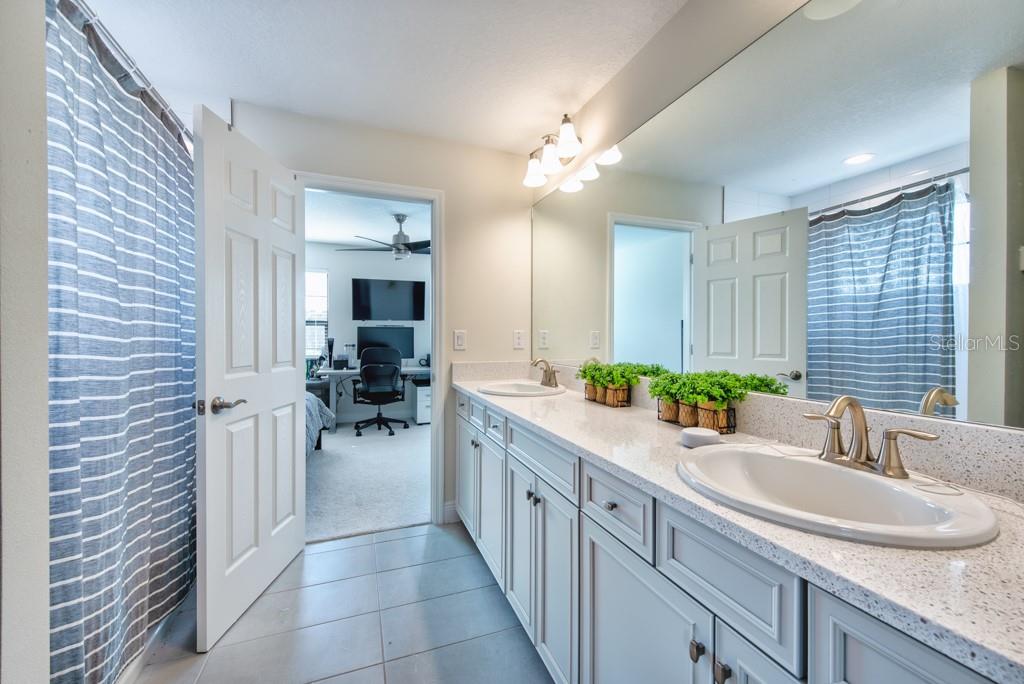 Image 27 of 53 For 14529 Woodland Spur Drive