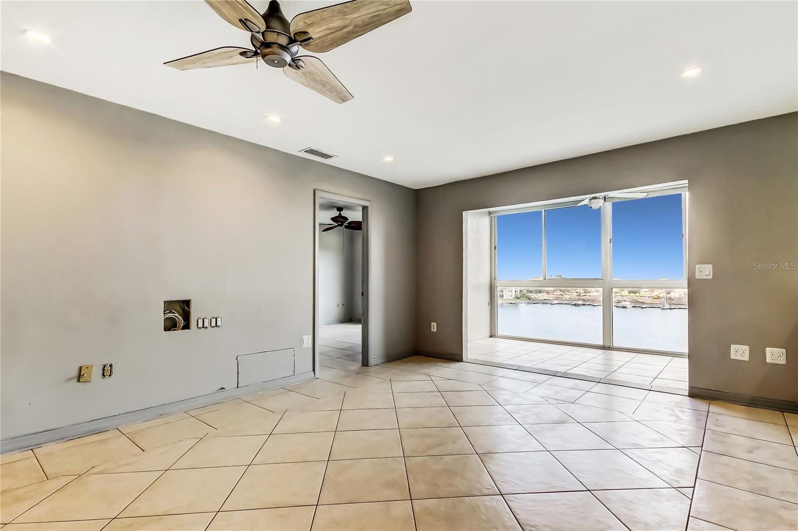 Image 10 of 57 For 4939 Floramar Terrace 410