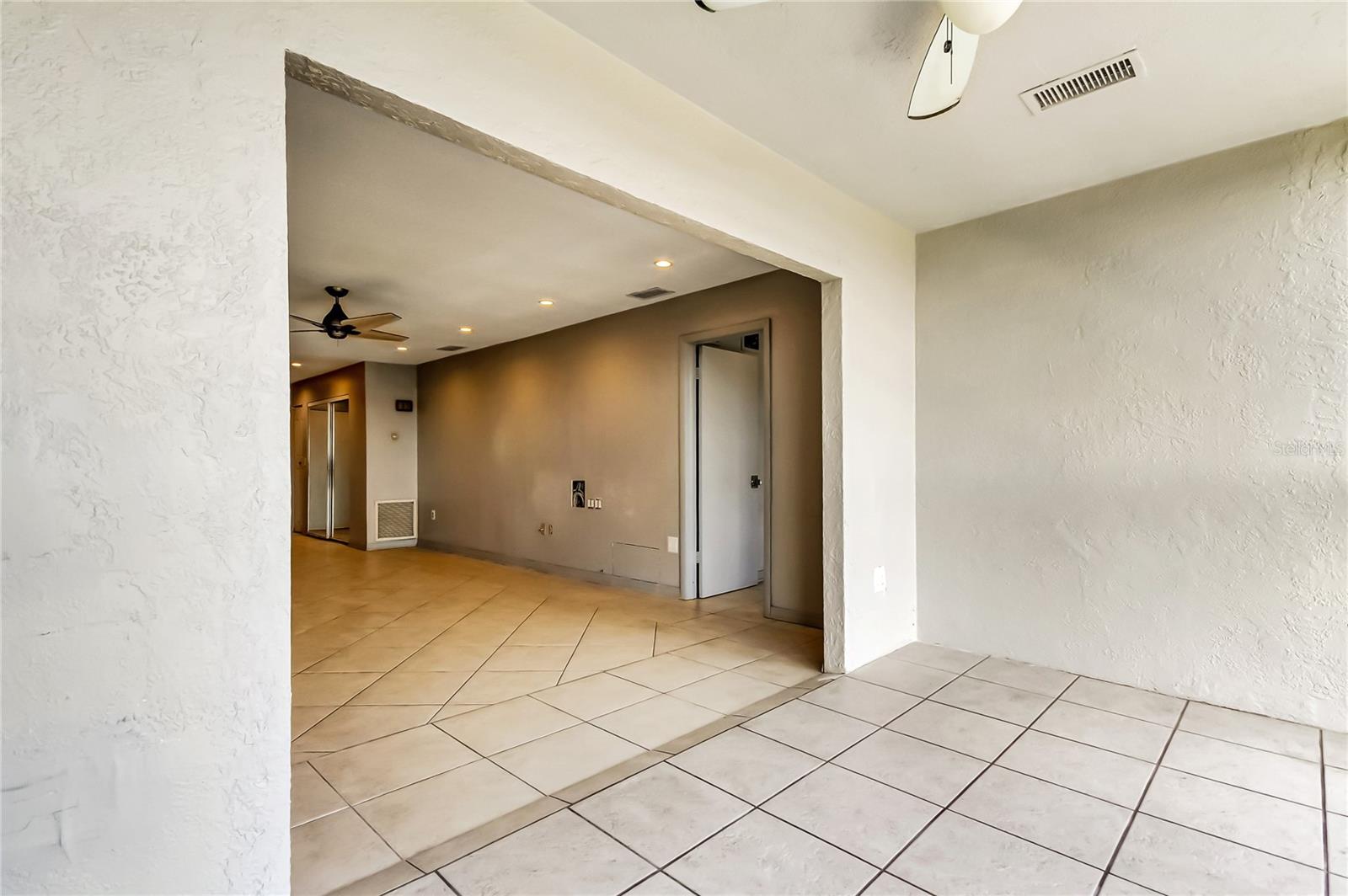 Image 17 of 57 For 4939 Floramar Terrace 410