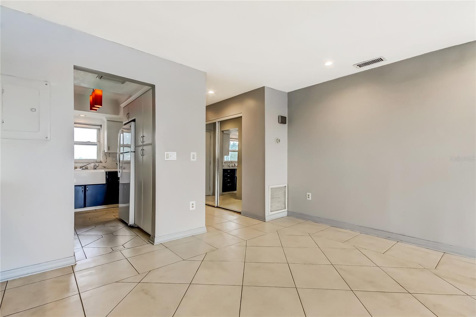 Image 18 of 57 For 4939 Floramar Terrace 410