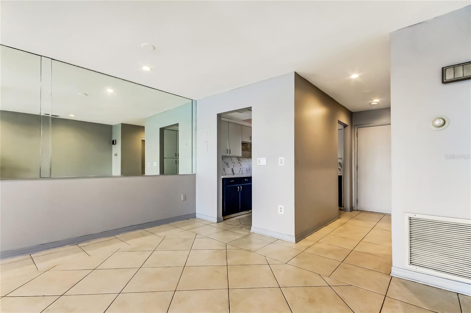 Image 19 of 57 For 4939 Floramar Terrace 410