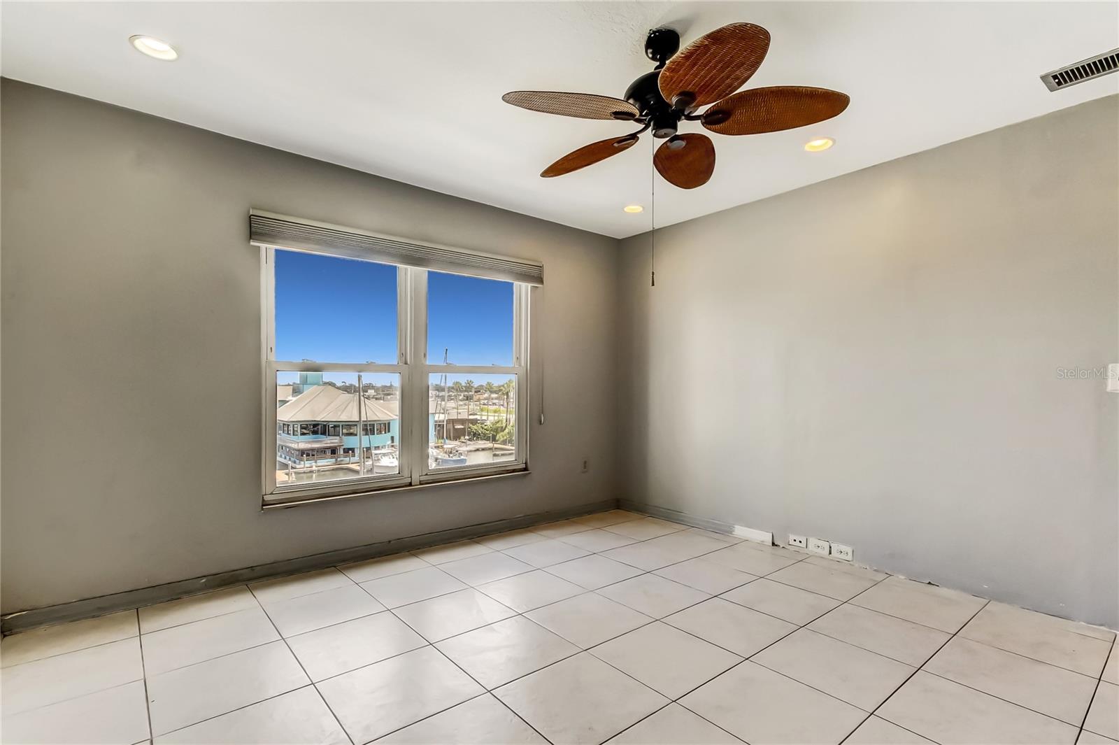 Image 31 of 57 For 4939 Floramar Terrace 410