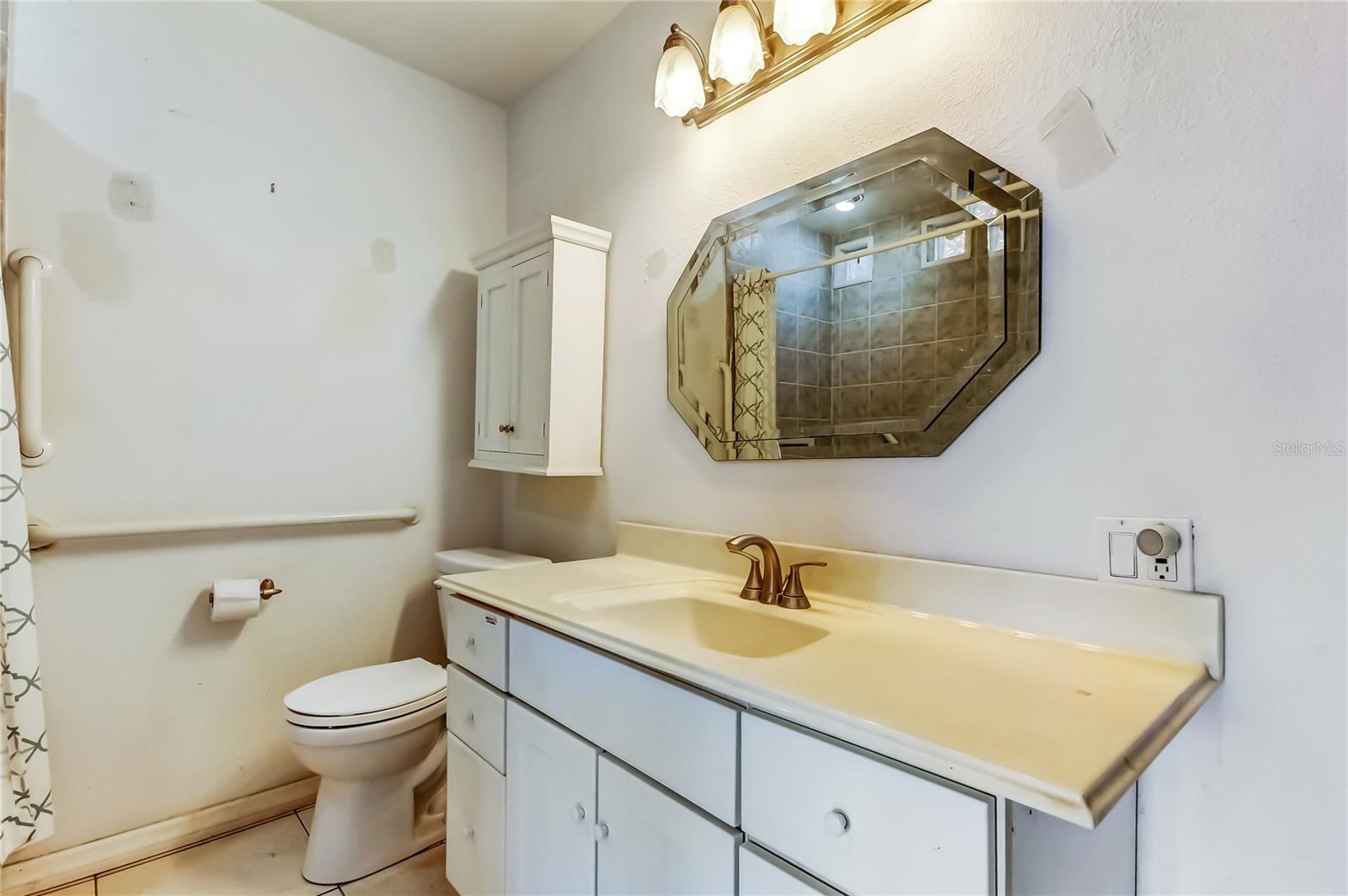 Image 35 of 57 For 4939 Floramar Terrace 410