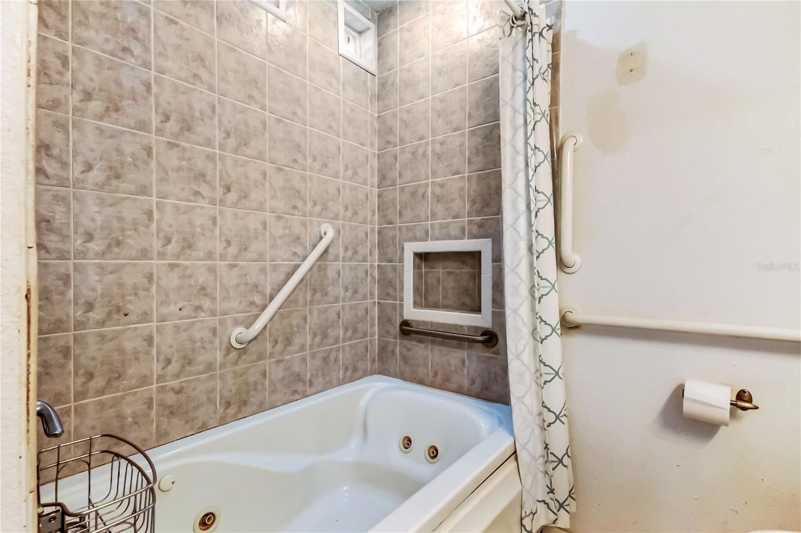Image 36 of 57 For 4939 Floramar Terrace 410