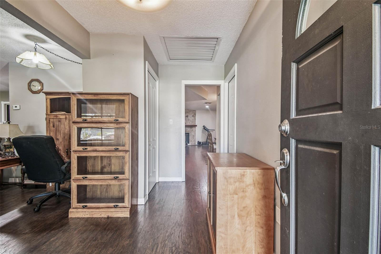 Image 3 of 30 For 1904 Teakwood Drive
