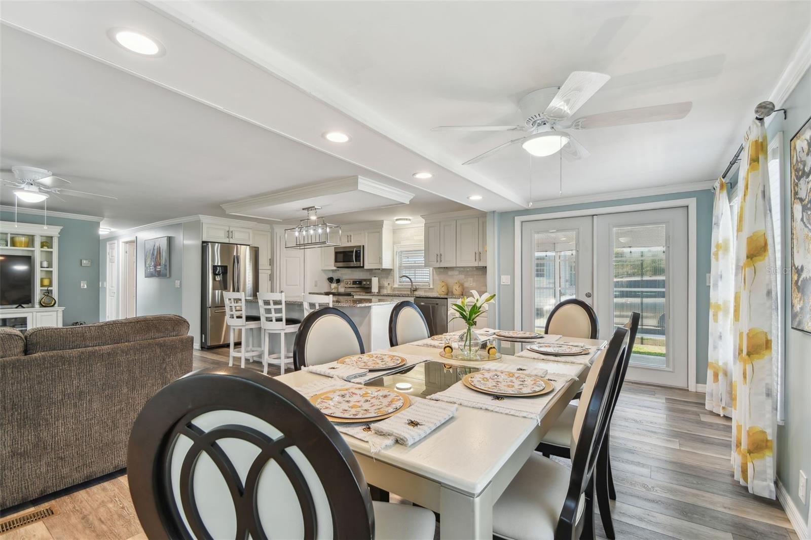 Image 15 of 82 For 12651 Seminole Boulevard 2i