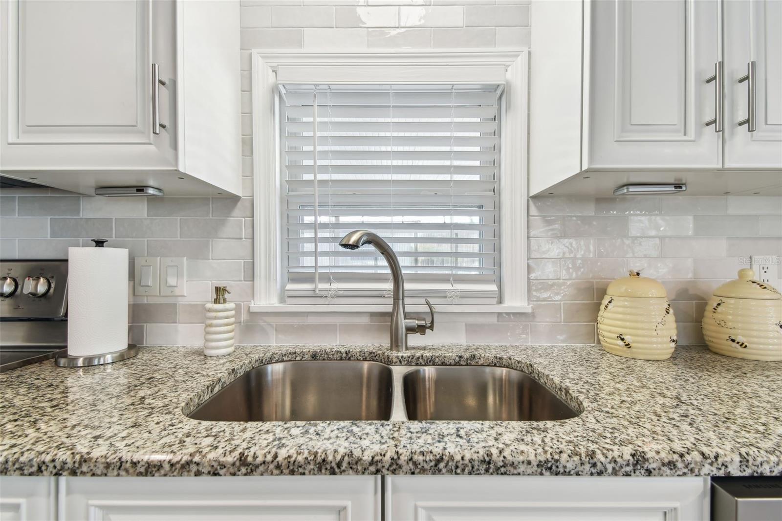 Image 23 of 82 For 12651 Seminole Boulevard 2i