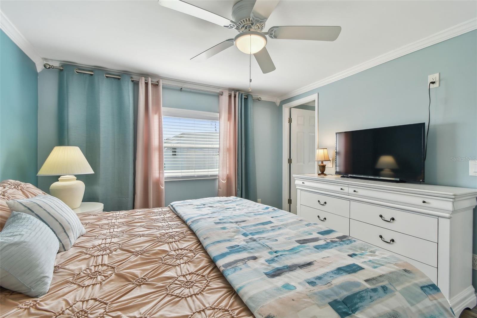 Image 39 of 82 For 12651 Seminole Boulevard 2i