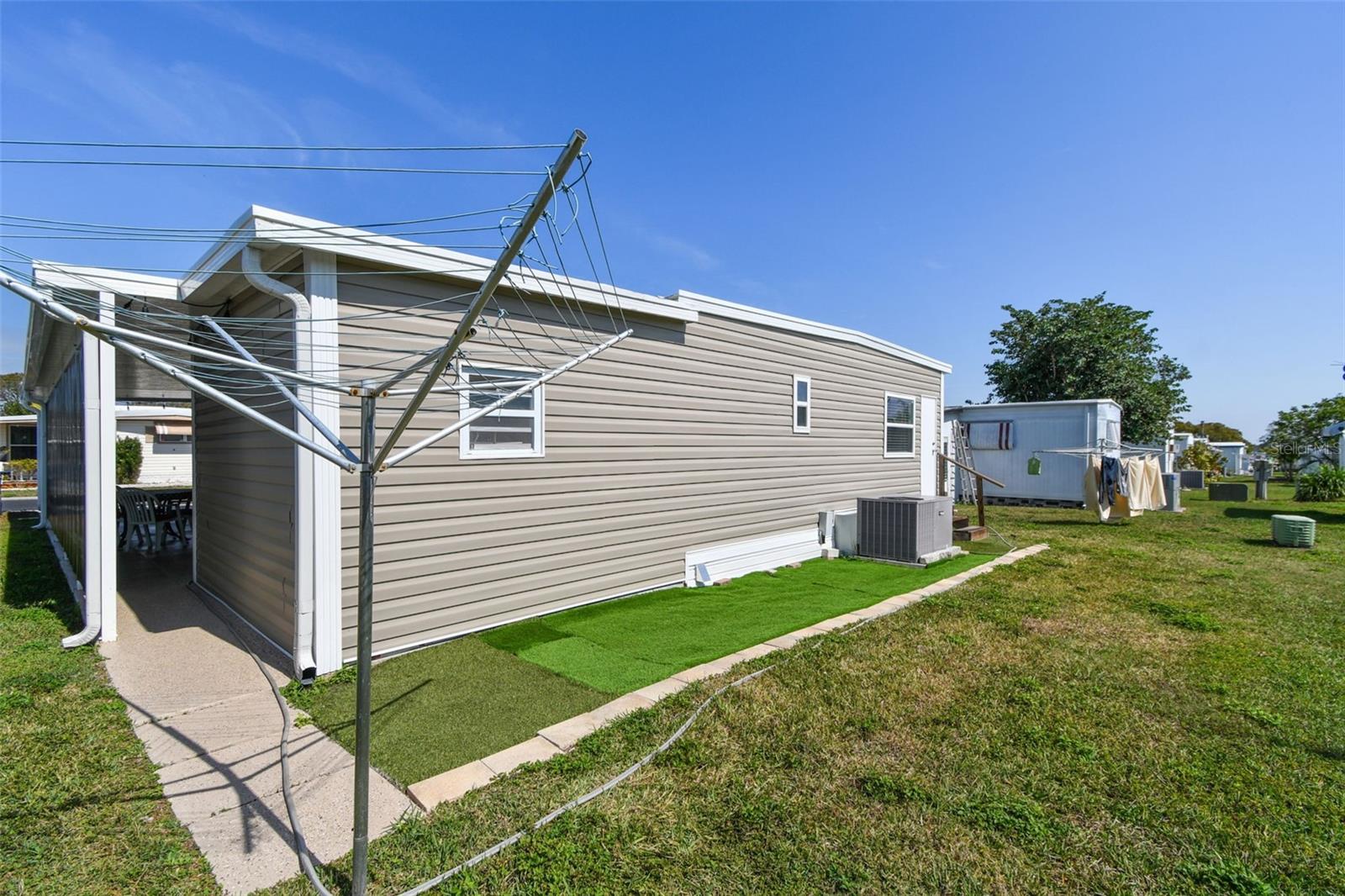 Image 61 of 82 For 12651 Seminole Boulevard 2i