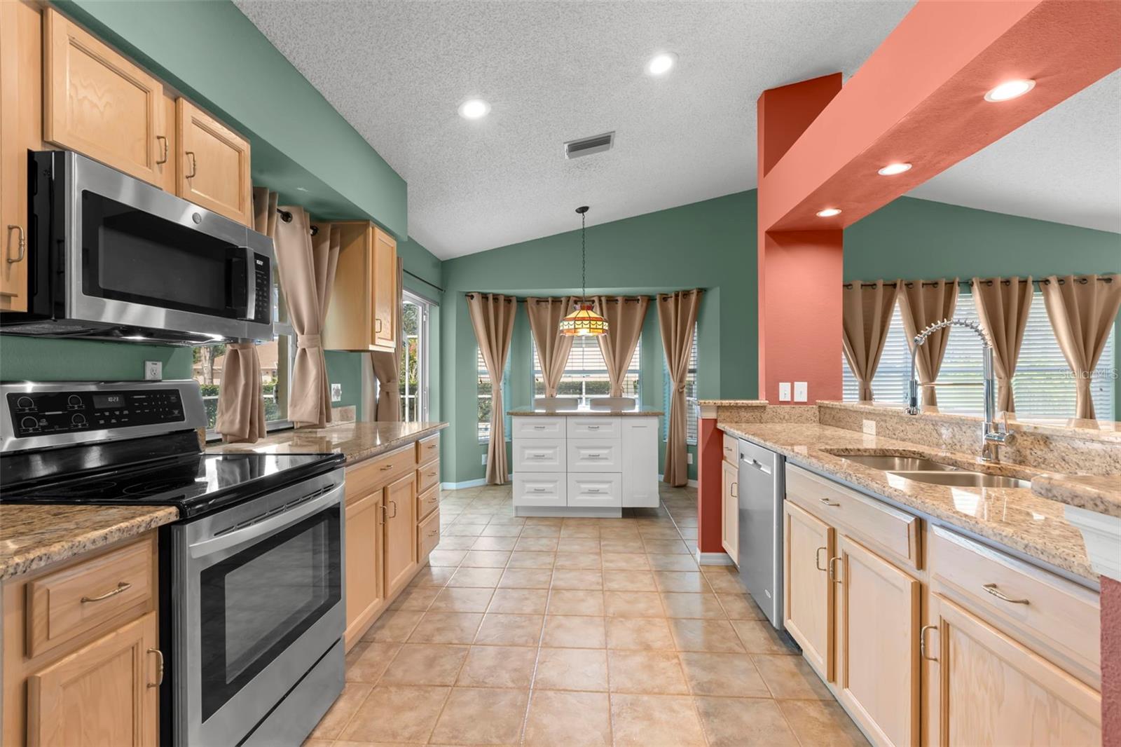 Image 10 of 59 For 18445 Grand Club Drive