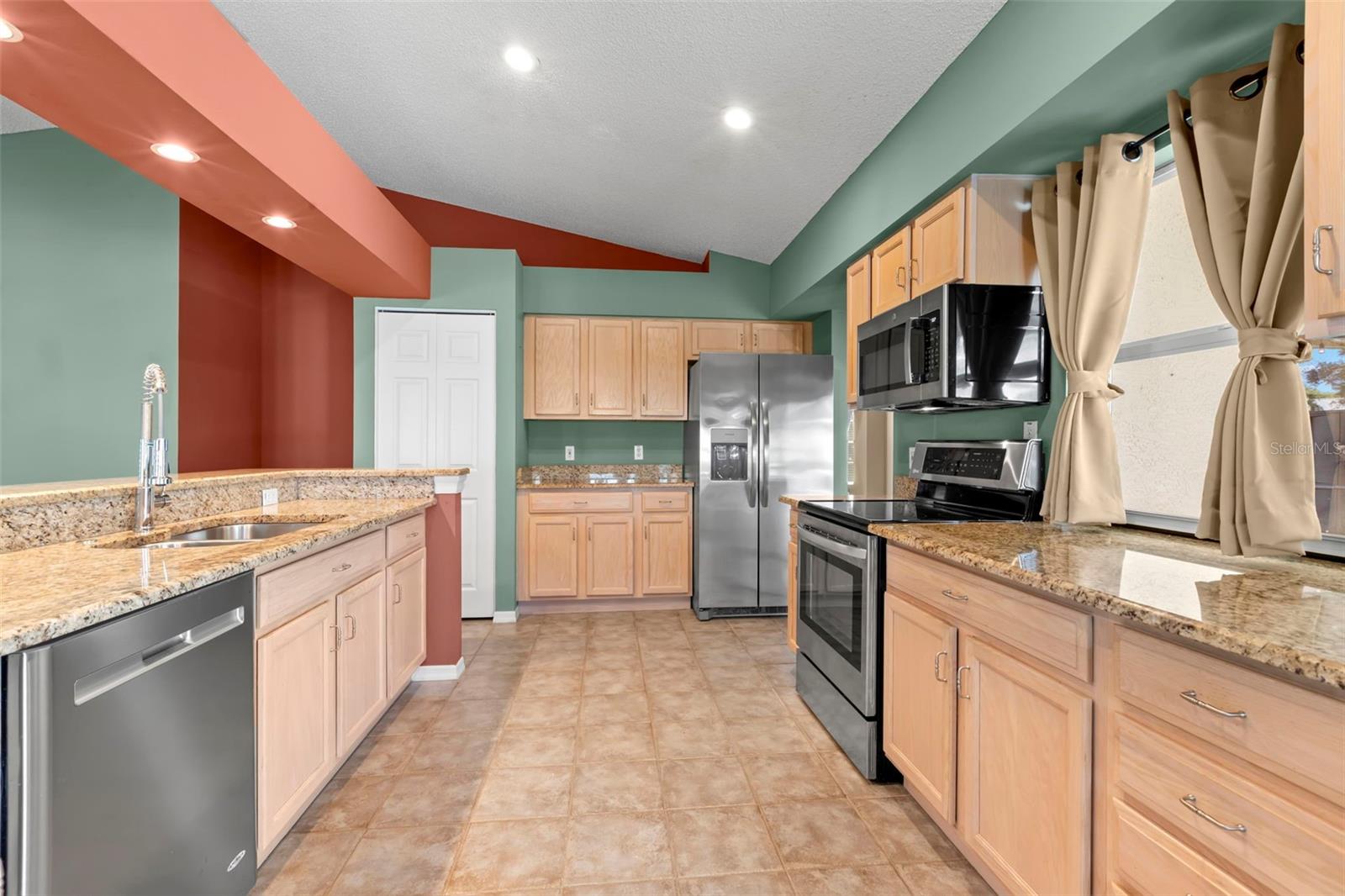 Image 13 of 59 For 18445 Grand Club Drive