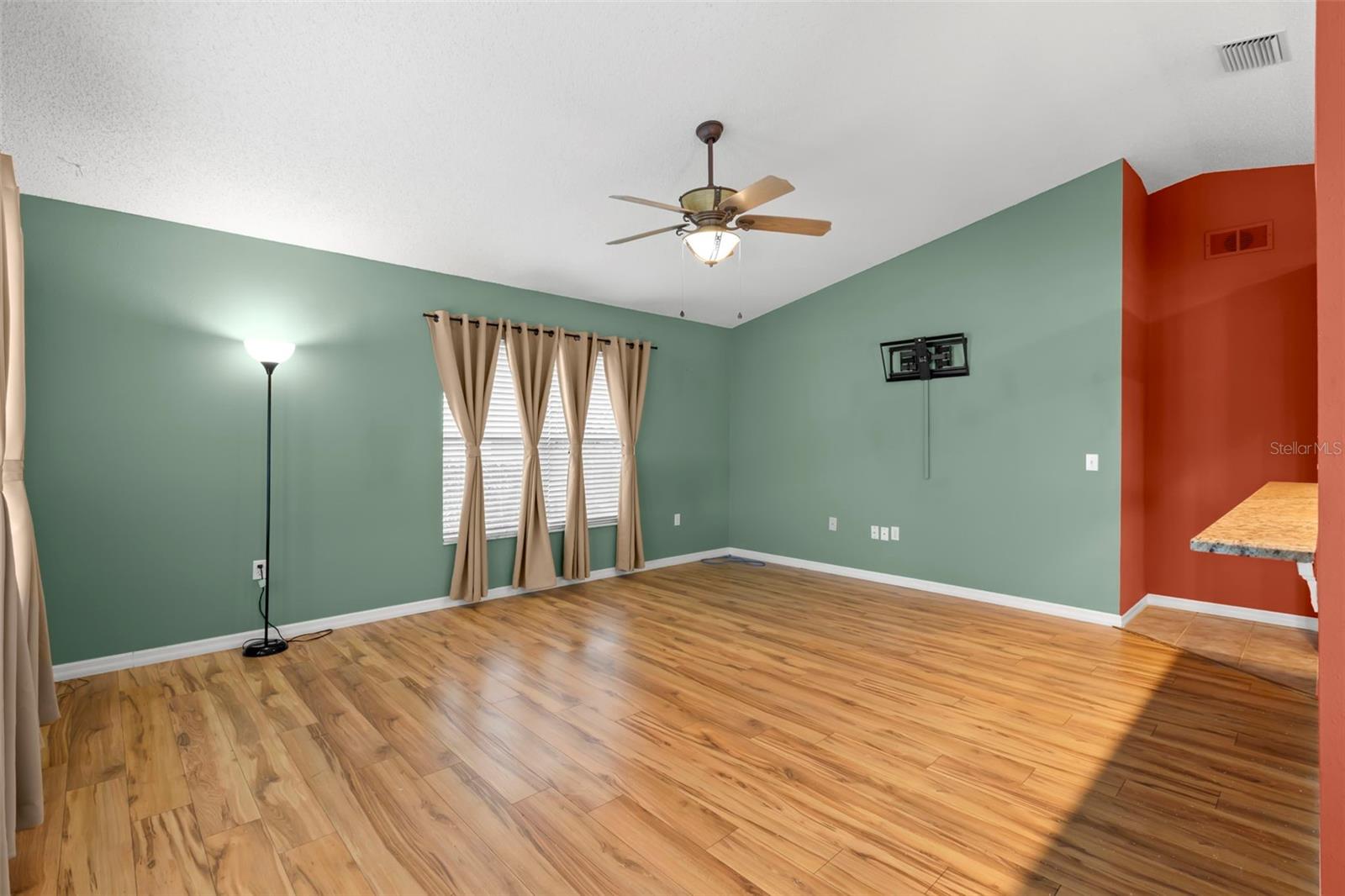 Image 16 of 59 For 18445 Grand Club Drive