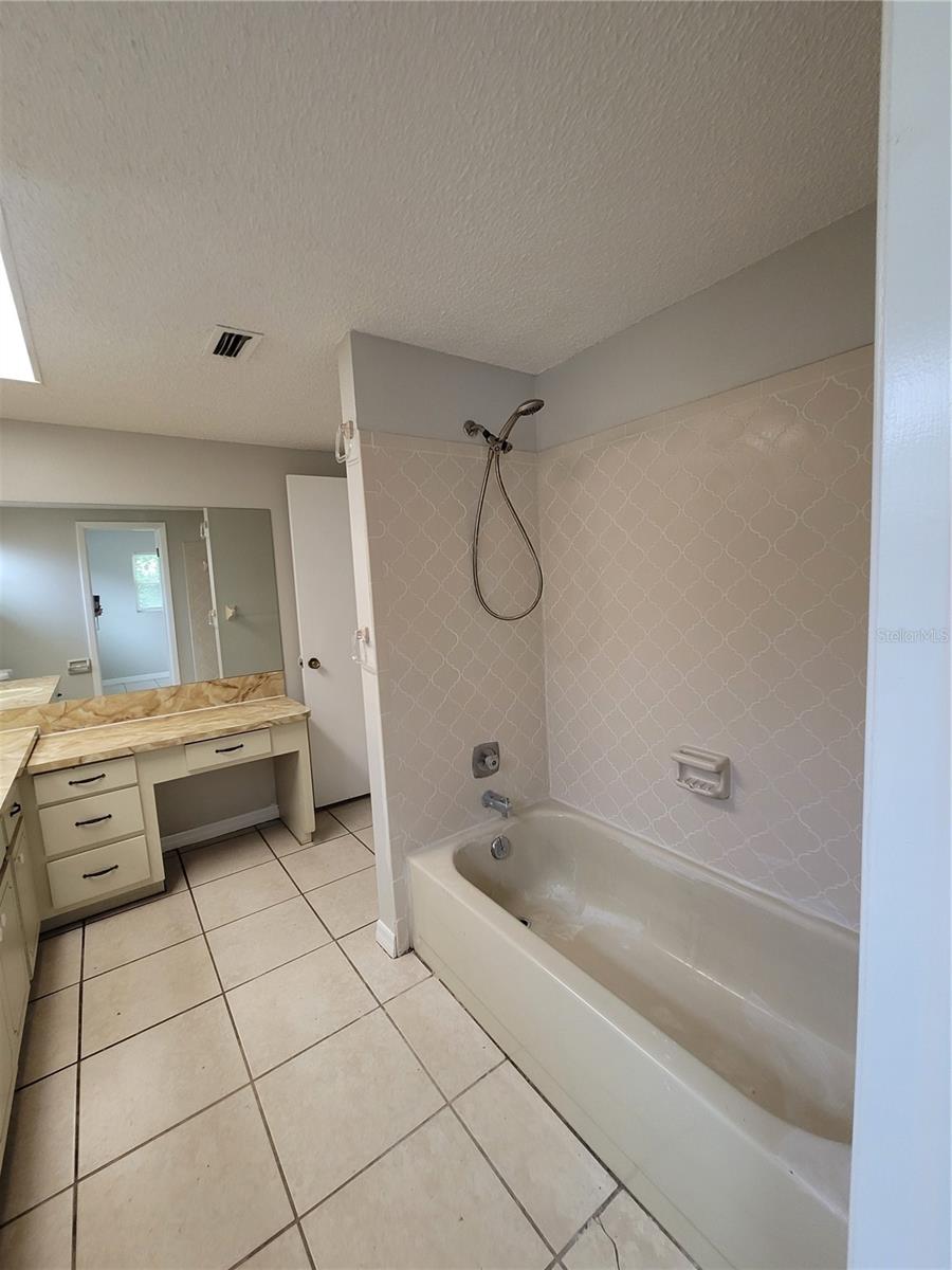 Image 11 of 18 For 8089 Omaha Circle