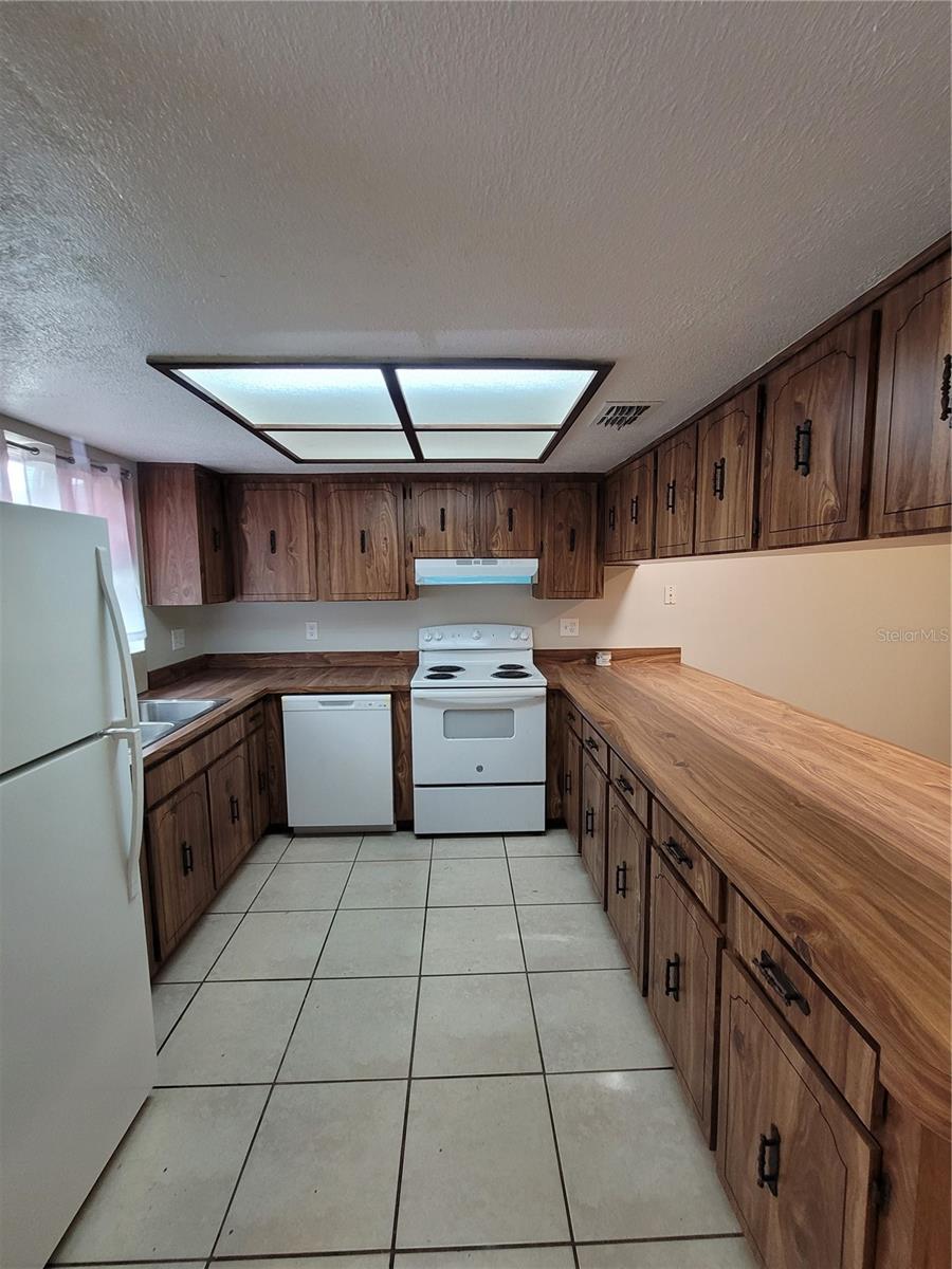 Image 4 of 18 For 8089 Omaha Circle