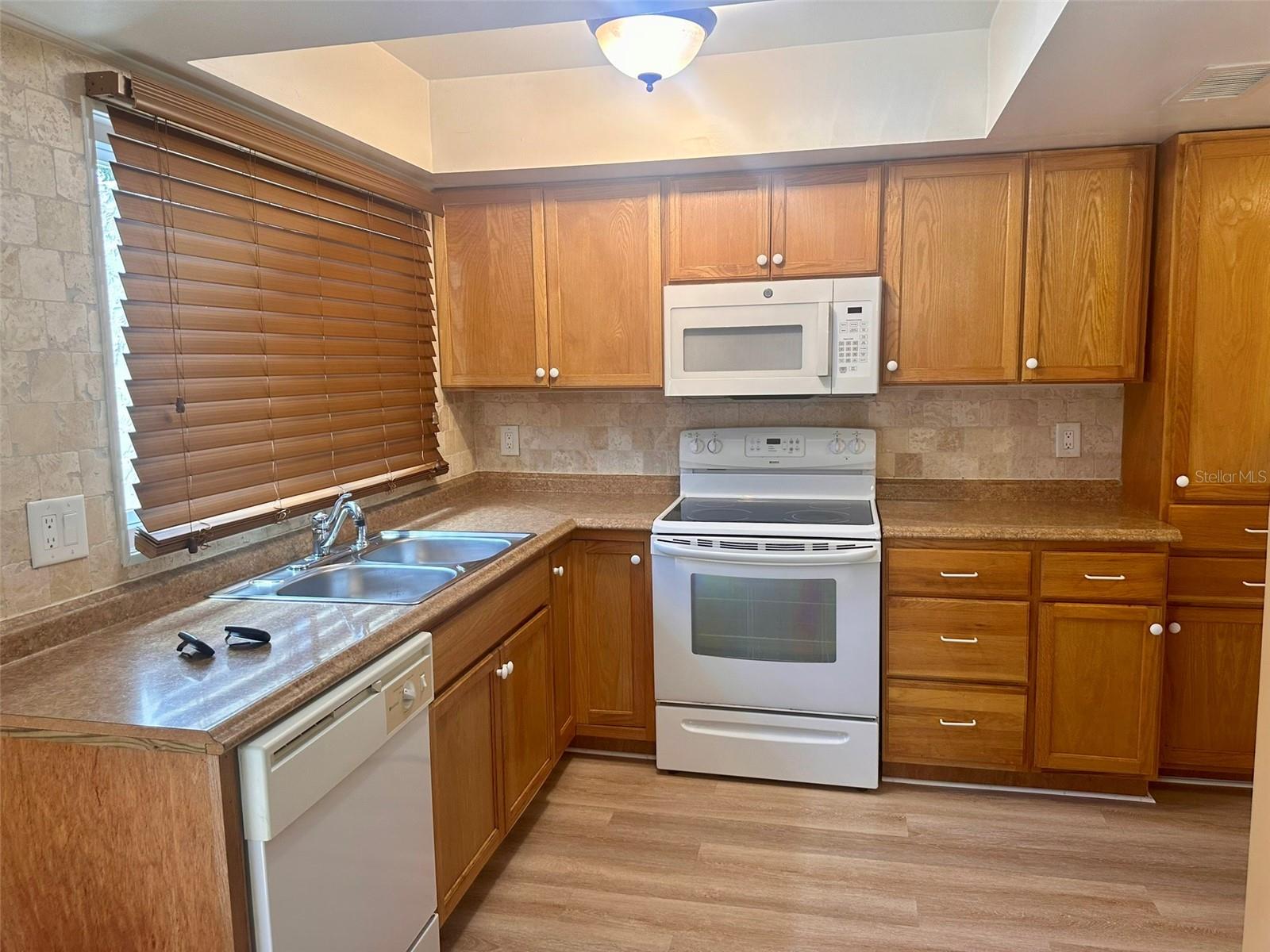 Image 14 of 47 For 10605 Carrollbrook Way