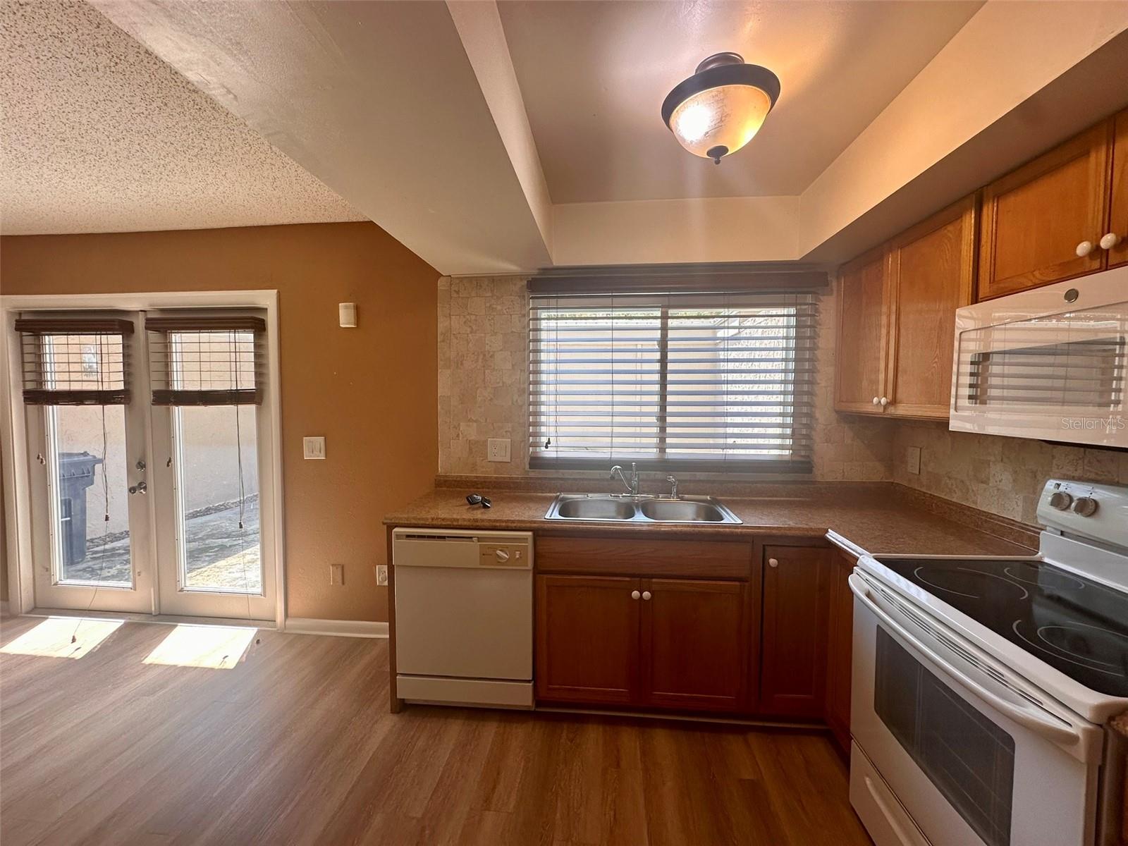 Image 16 of 47 For 10605 Carrollbrook Way