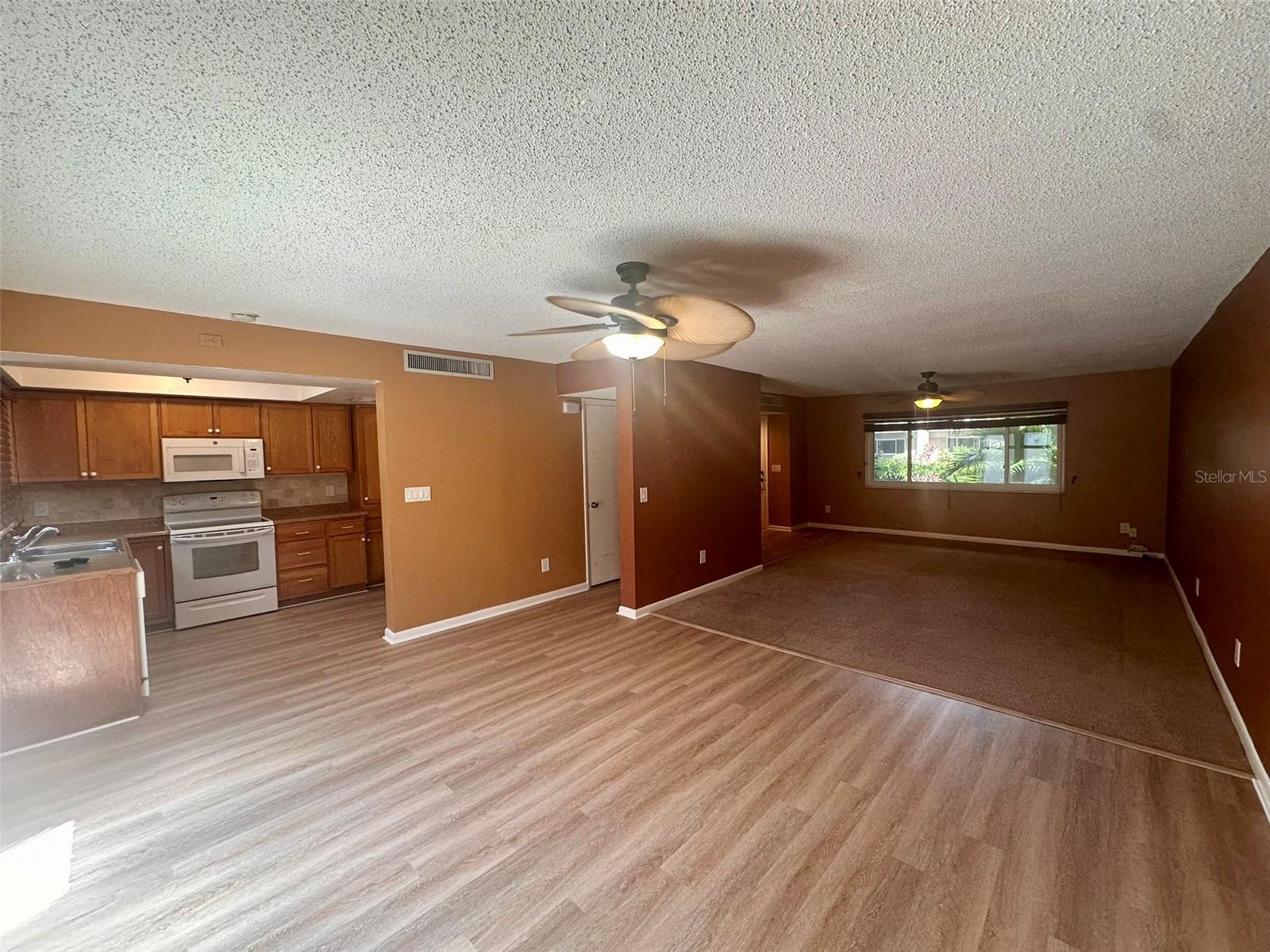 Image 6 of 47 For 10605 Carrollbrook Way