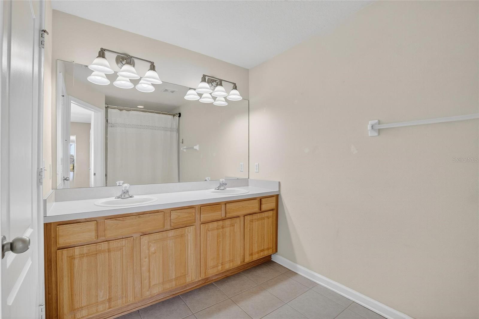 Image 19 of 30 For 4746 Pond Ridge Drive
