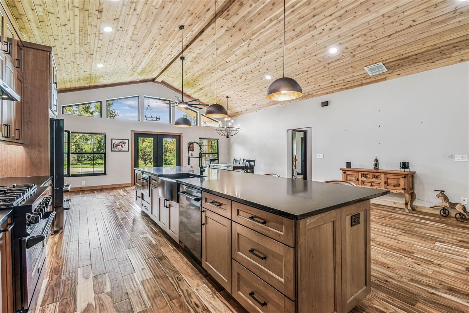 Listing photo id 9 for 1517 Uncle Buds Lane