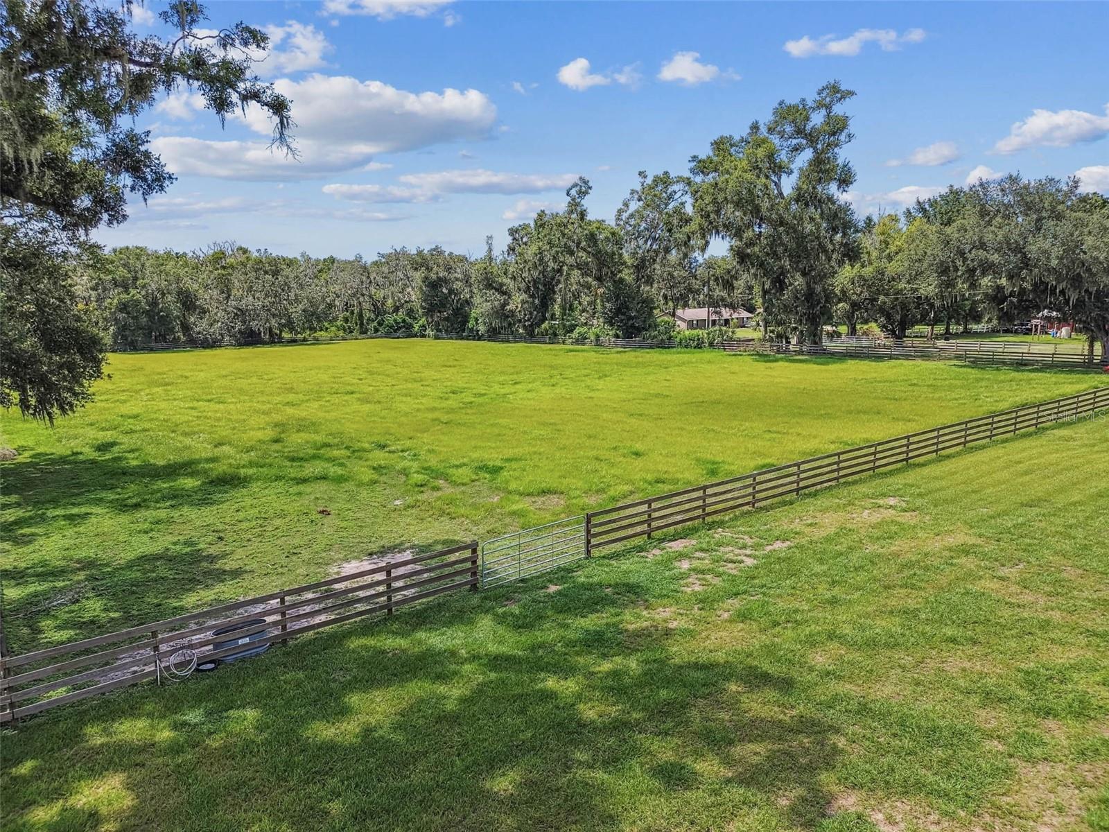 Listing photo id 36 for 1517 Uncle Buds Lane