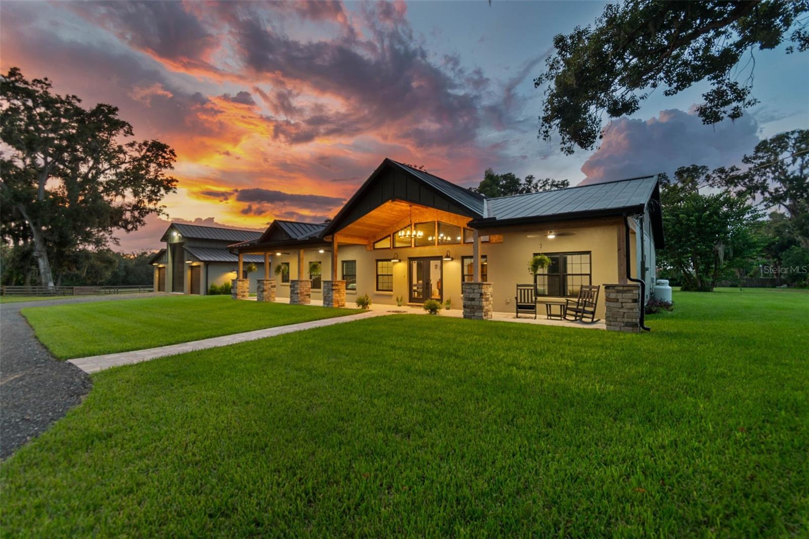 Listing photo id 3 for 1517 Uncle Buds Lane