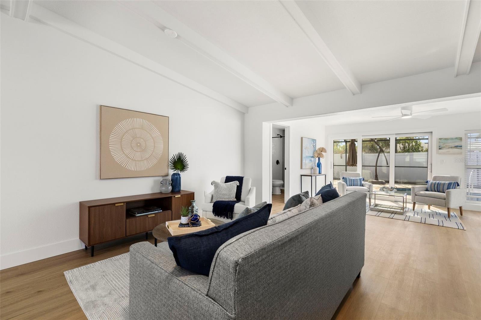 Listing photo id 11 for 2164 Cedar Drive