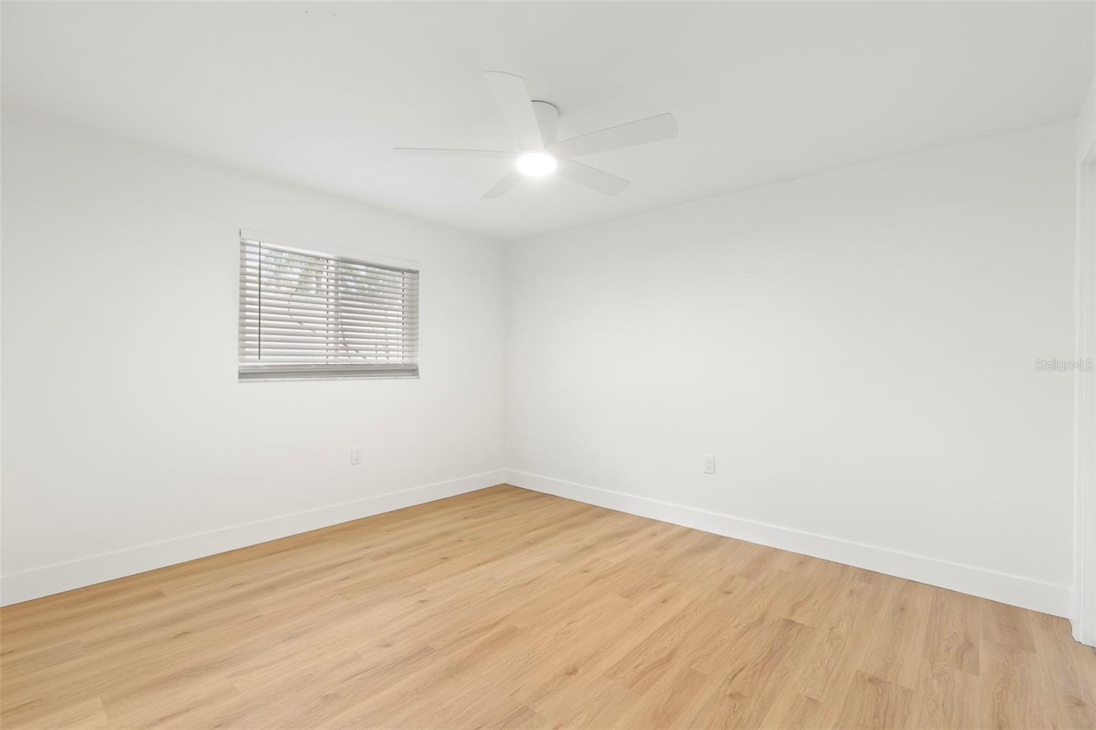 Listing photo id 17 for 2164 Cedar Drive