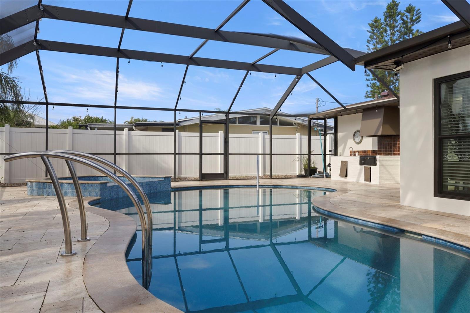 Listing photo id 0 for 2164 Cedar Drive