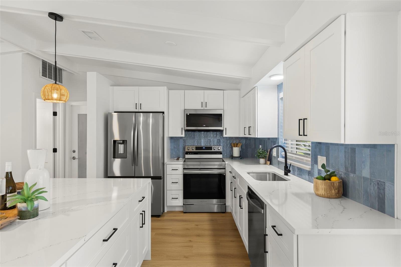 Listing photo id 5 for 2164 Cedar Drive