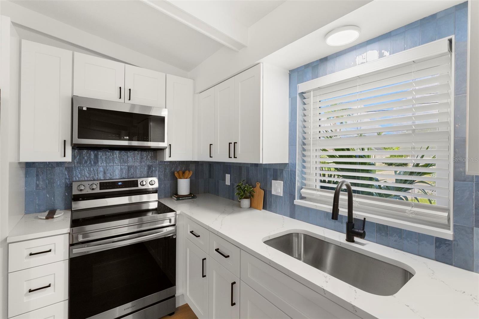 Listing photo id 6 for 2164 Cedar Drive