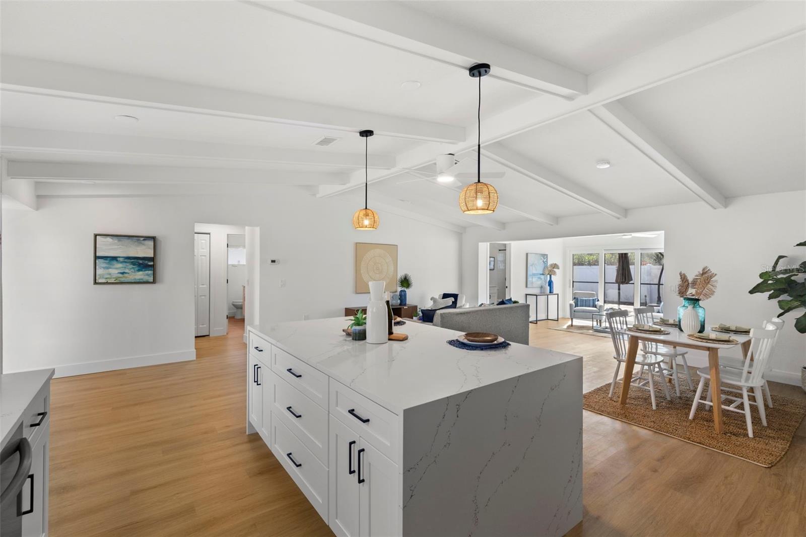 Listing photo id 7 for 2164 Cedar Drive