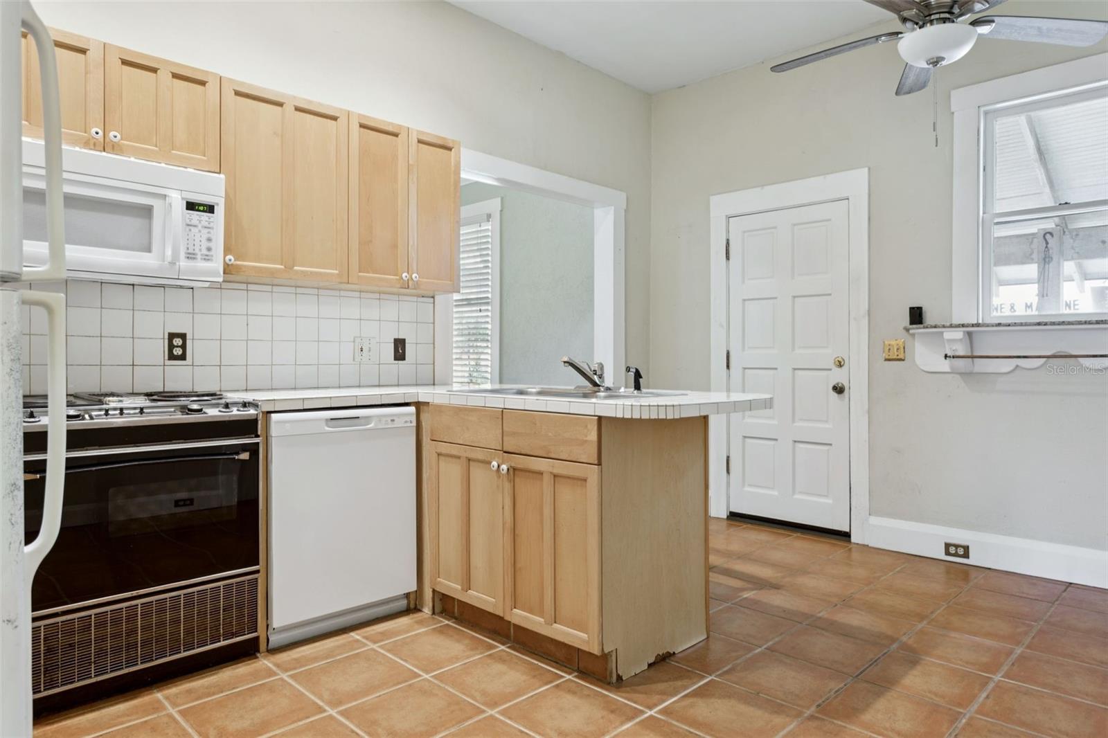 Image 11 of 29 For 1029 Mohawk Ave Avenue