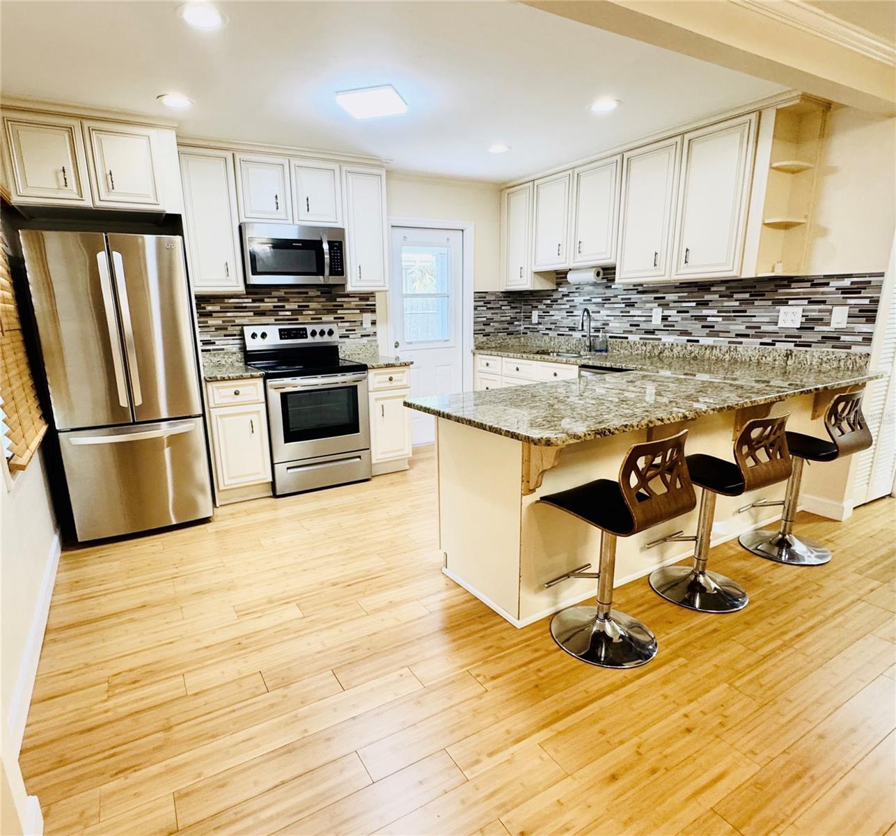 Image 7 of 29 For 7428 36th Avenue N
