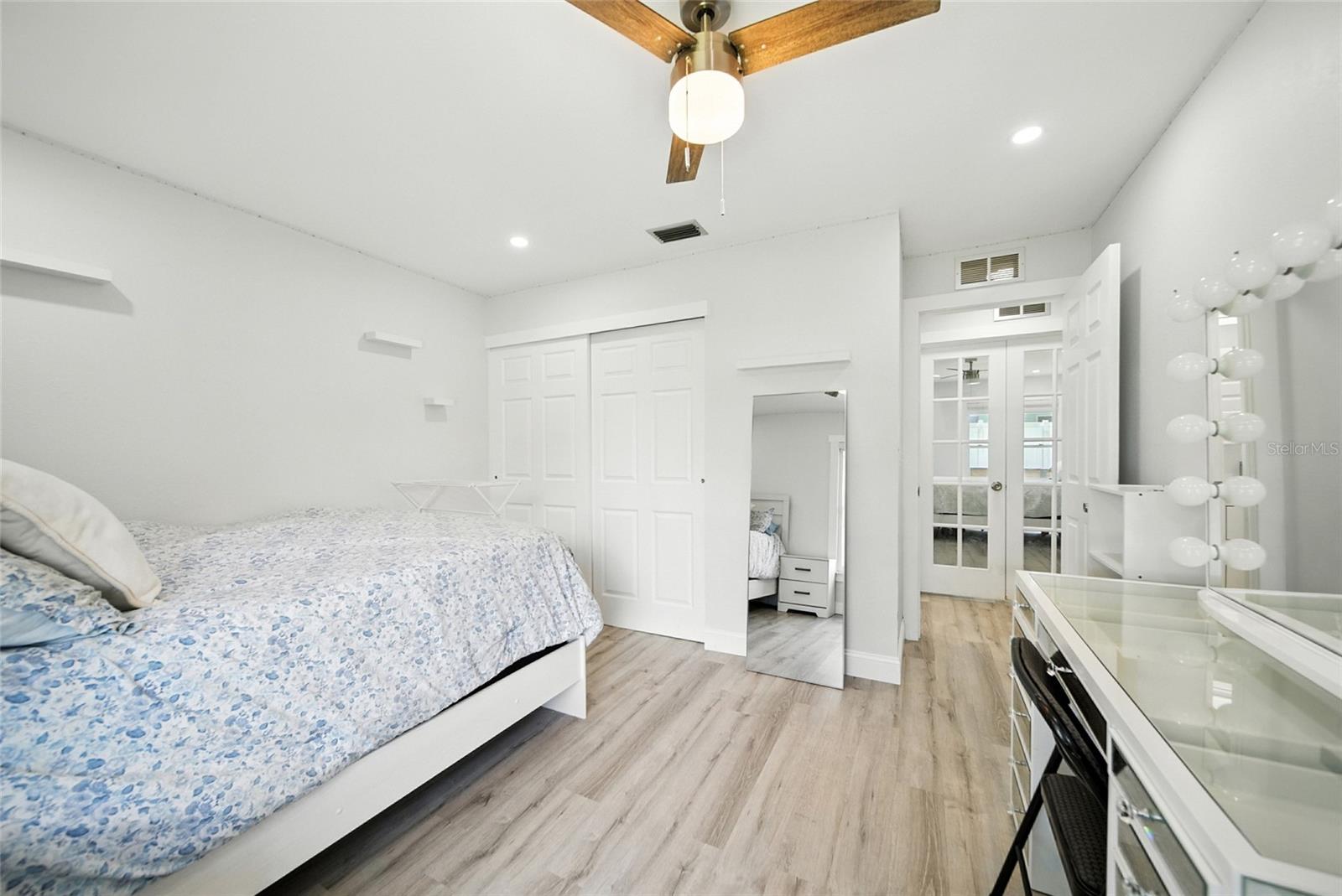 Image 15 of 27 For 29 Harbor Oaks Circle