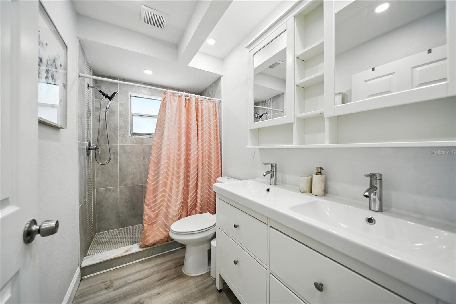 Image 16 of 27 For 29 Harbor Oaks Circle