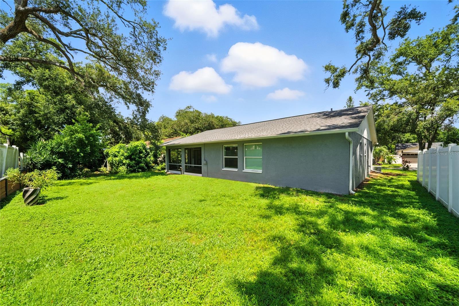 Image 22 of 27 For 29 Harbor Oaks Circle